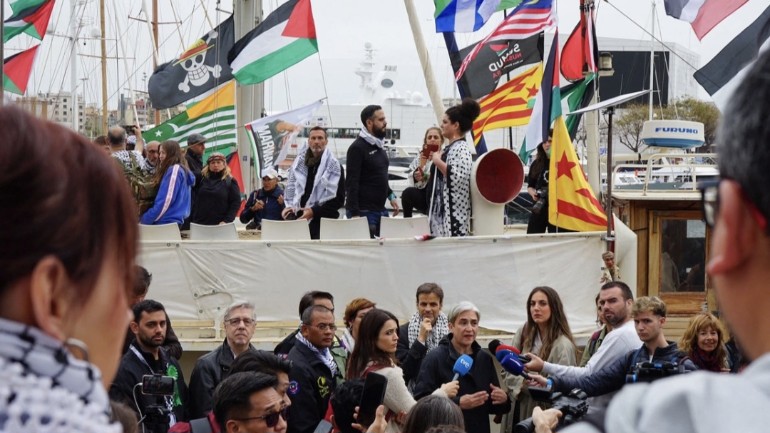 القوات الإسرائيلة تعترض أسطول غزة قبالة سواحل جزيرة كريت وعلى متنه أيضاً نشطاء هولنديين