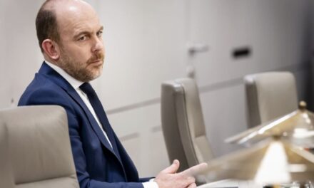 مجلس الشيوخ يرفض مشروع قانون اللجوء الذي نوقش كثيراً والوزير يتهم حزب الحرية بـ”التخريب السياسي”