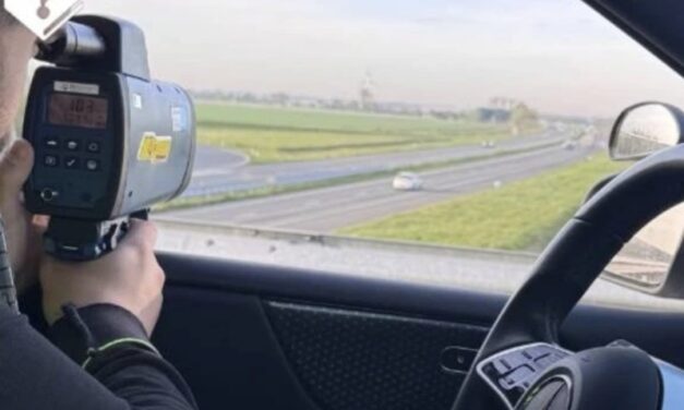 مدرب قيادة يفقد رخصته بعد أن طلب من الطالب القيادة بسرعة