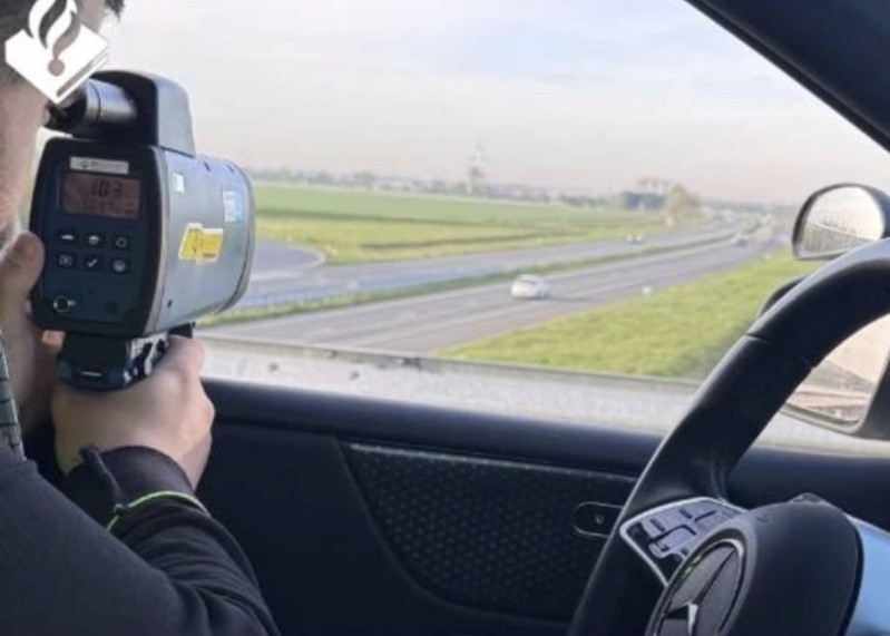 مدرب قيادة يفقد رخصته بعد أن طلب من الطالب القيادة بسرعة