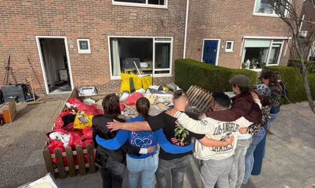 حريق يدمر منزل عائلة سورية في خيلديرلاند لكن ما فعله الجيران أثر فيهم بشدة