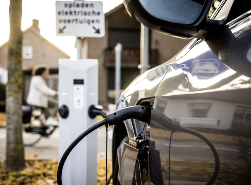 دعم مالي لسائقي السيارات من أصحاب الدخل المنخفض والمتوسط ​​لشراء سيارة كهربائية