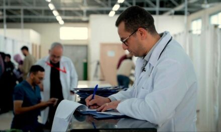 لا يزال الوزير يمنتع عن مساعدة سكان غزة الحاملين لتأشيرات سارية للقدوم إلى هولندا
