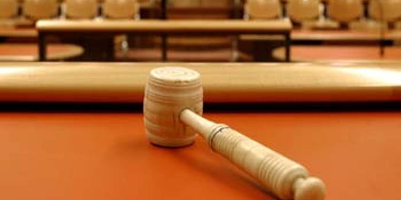 النيابة العامة تطالب بسجن آبوين لمدة أربع سنوات بتهمة الاعتداء الجنسي على أطفالهم بالتبني