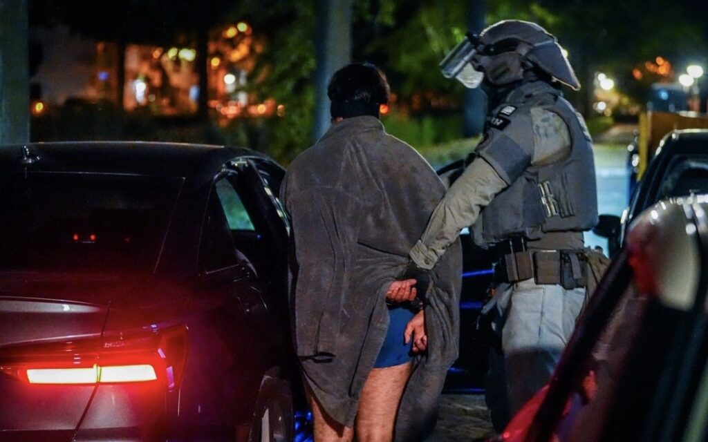 الشرطة تداهم عدة منازل وتعتقل مشتبهين بالإرهاب في روتردام وأيندهوفن وألكمار