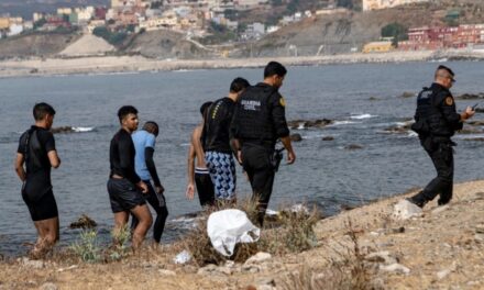 عدد قياسي من المهاجرين يسبحون من المغرب إلى إسبانيا: “وضع استثنائي”