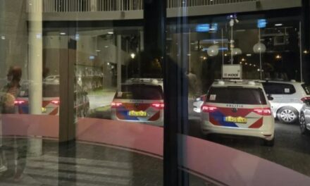 منع أعضاء مجلس مدينة ثولين من مغادرة مبنى البلدية بسبب مظاهرة رافضة لاستقبال طالبي اللجوء